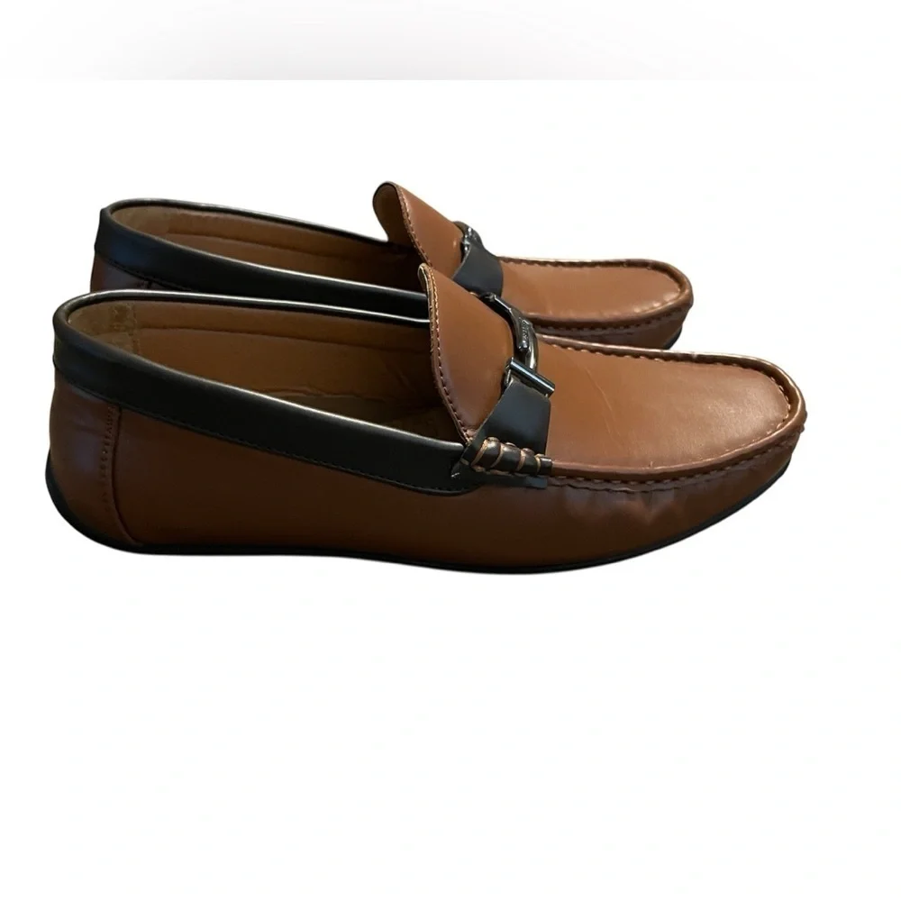 Tahari Elegant Brown Leather Loafers with Black Accents Size 7
